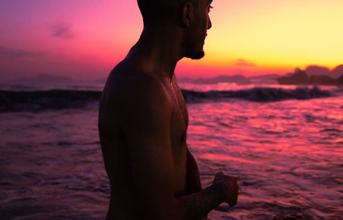 Visual representation of calm breathing waves or cycles.